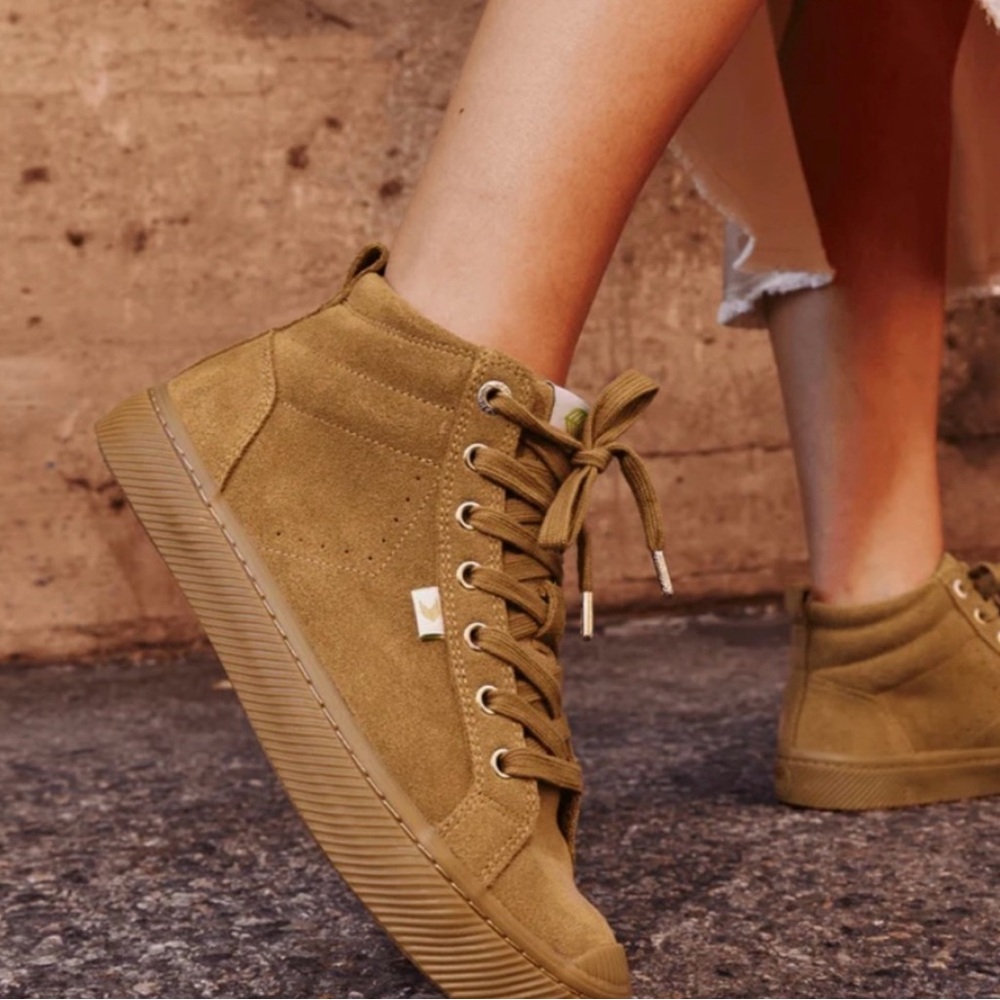 NIB Cariuma OCA High Therma All Camel Suede Boot Sneakers Unisex